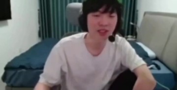 谈球吧体育app官网Cryin:今年T1感觉没啥戏 Doran遇到打不过的硬送 怎么跟Bin打啊