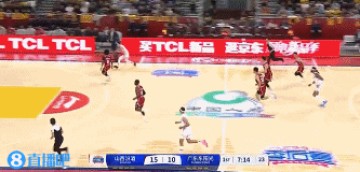 谈球吧官网登录入口帽子戏法！胡明轩连中3记三分 帮助广东占据场上主动