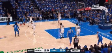 谈球吧体育app官网顶级拆炸弹！阿隆-维金斯后撤步三分压哨命中