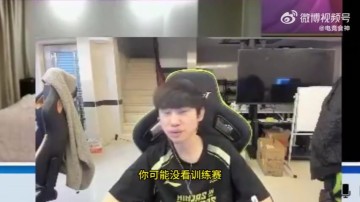 谈球吧官网登录入口得到大B认可👍️Doinb：AJ性价比高！Leyan4500万有时候不如45W
