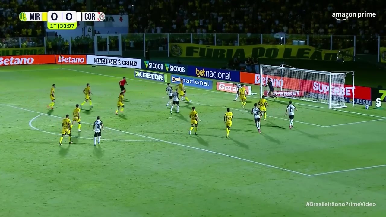 谈球吧(中国)官方网站非常不满！德佩巴甲勺子点球罚丢补射也偏，随后对手上前与其理论