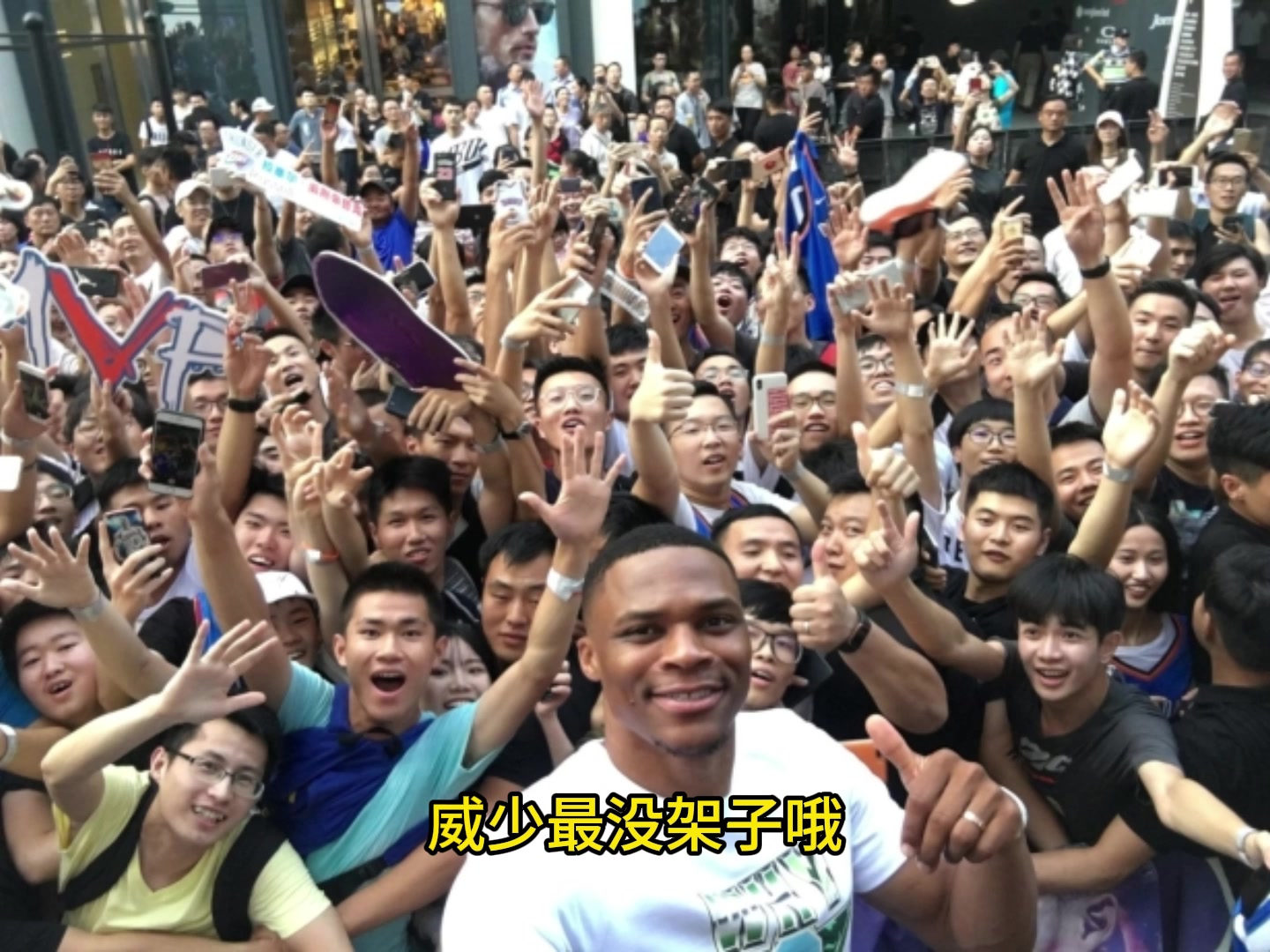 谈球吧官网登录入口杨毅：采访的NBA球星威少最没架子 特别客气 搂着我跟我称兄道弟